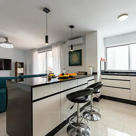 Ct 376 - Faro's Calypso Duplex Penthouse - Walking Distance To Apartment *